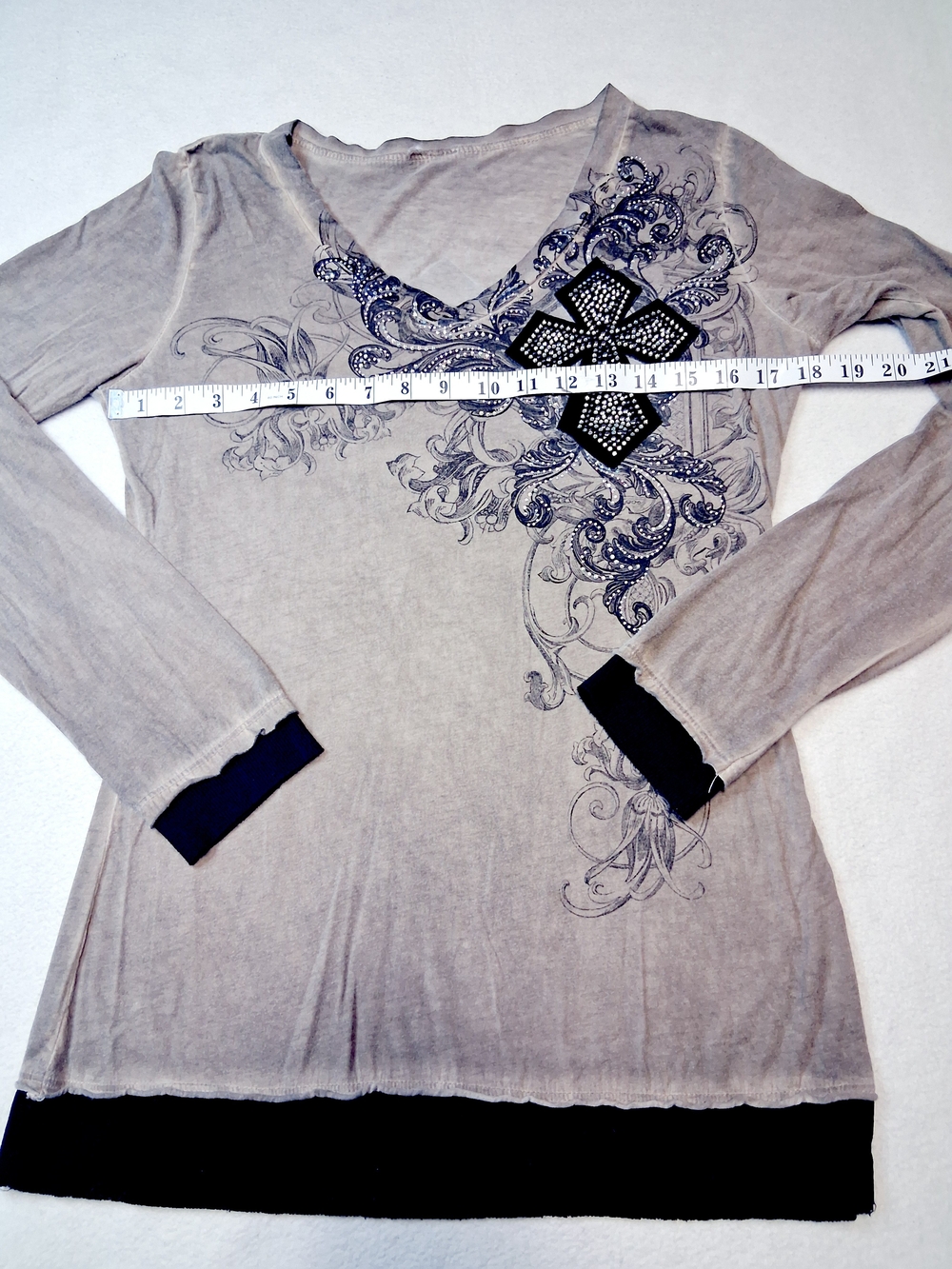 Vintage Y2K Grunge Women’s Grey V-Neck Long Sleeve Top with Embellished Cross - Picture 3 of 10